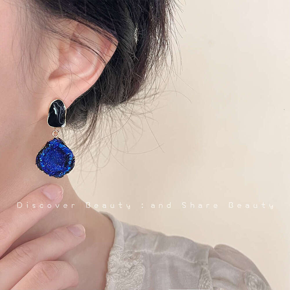 Whitening Blue Oil Drop for Women Sier Needle Artistic Fashionable Elegant Stud Earrings Niche High-end Spring Summer Ear Jewelry