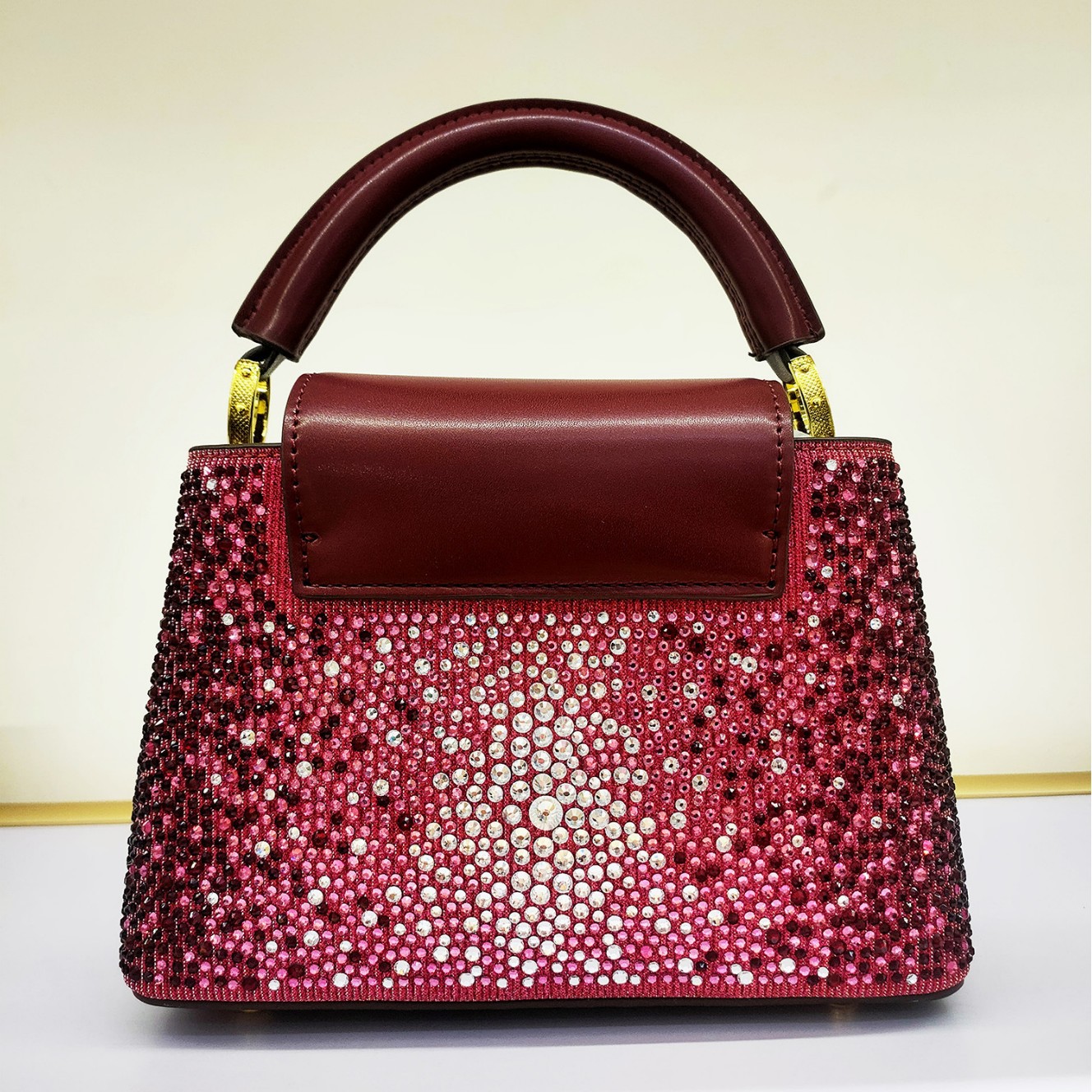 2025 new designer bag lady European and American new mini diamond-encrusted hot diamond handbag flip retro shoulder messenger bag