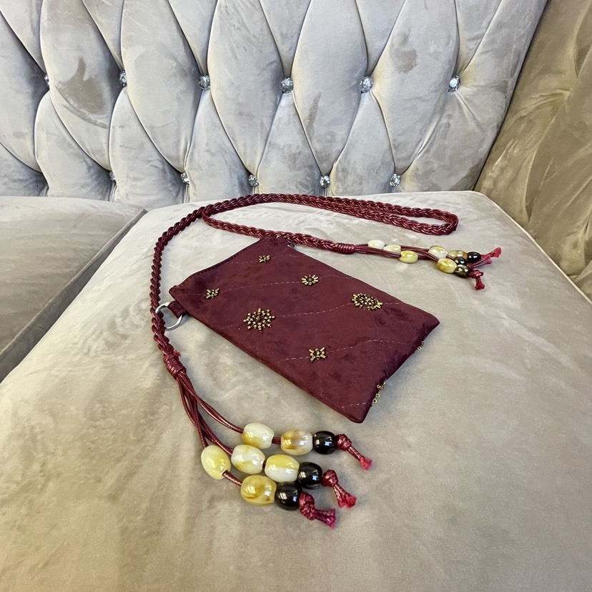 New retro suede bead embroidered handbag for women's shoulder bag with trendy niche design, autumn Chinese style light luxury designer bag