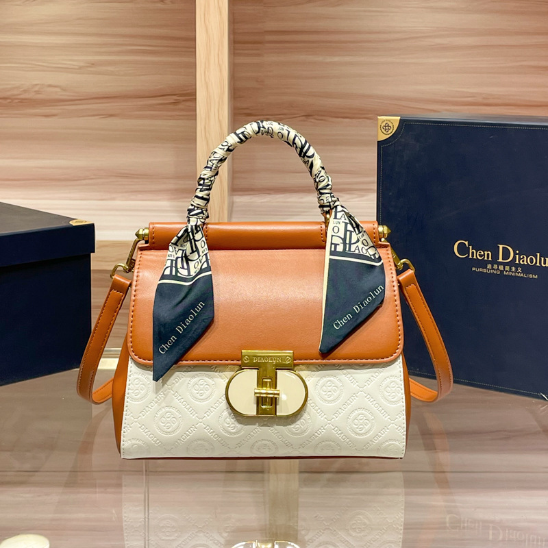 2025 new designer women's bag, foreign style, fashionable and luxury, versatile shoulder portable messenger bag, women's small square bag.