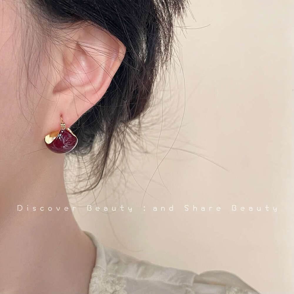 Anchor Red Oil Drop Earrings French Light Niche Simple Clips Versatile High-end Feel Whitening Ear Accessories