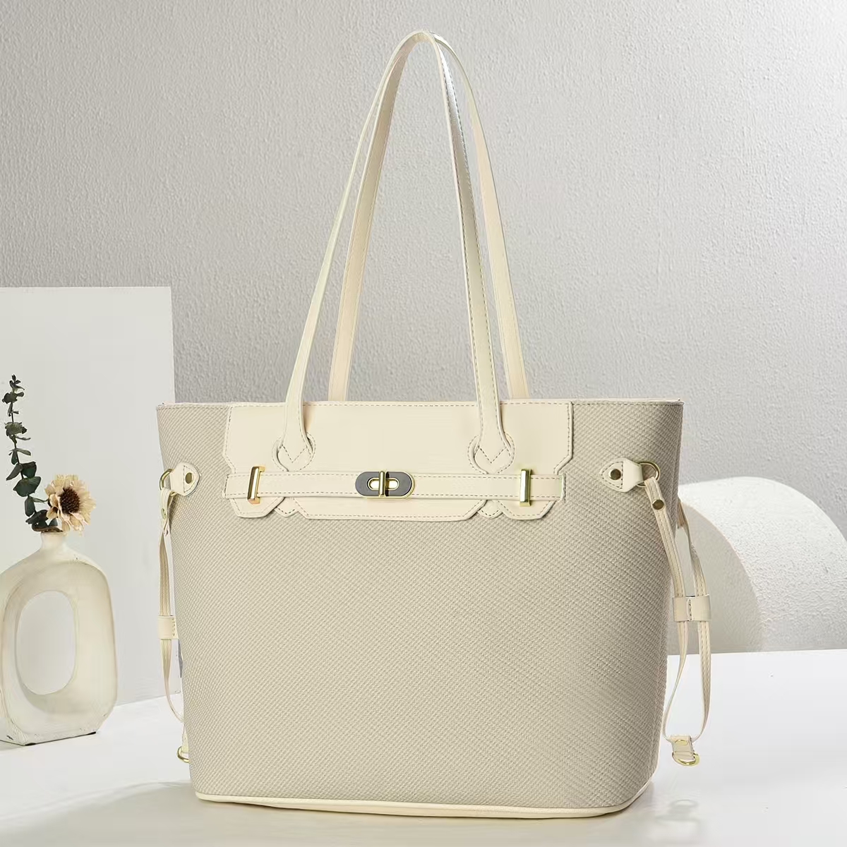 Elegant and Practical Ladies' Backpack from Four Clover - Updated Model with Plenty of Storage Space Ideal for Office and Outingss houlder bag Cr