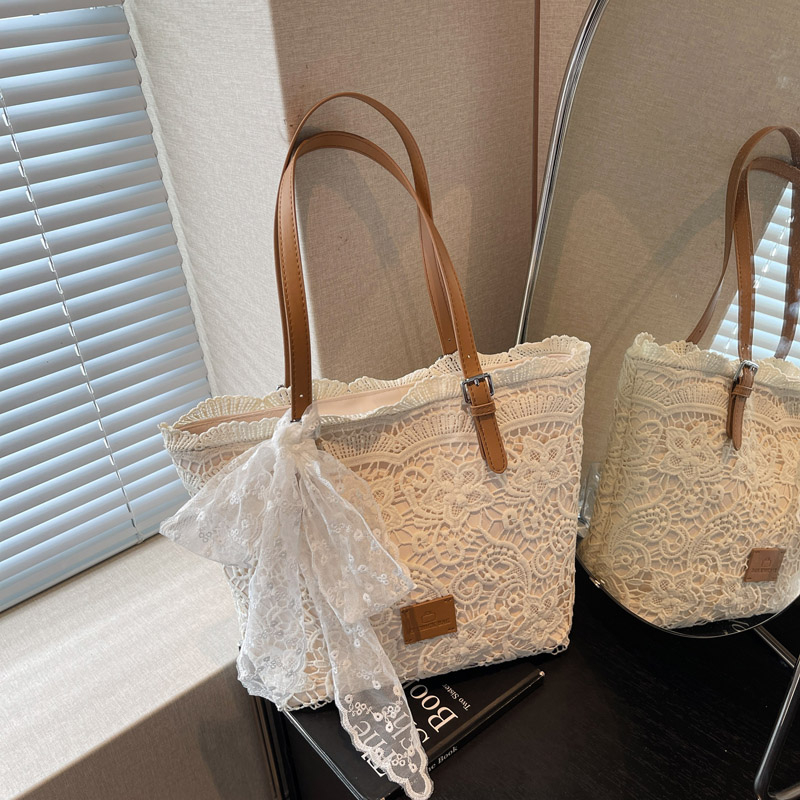 Fashionable, casual, elegant, large capacity shoulder bag, simple and high-end women's shopping and commuting crossbody bag, student lightweight 