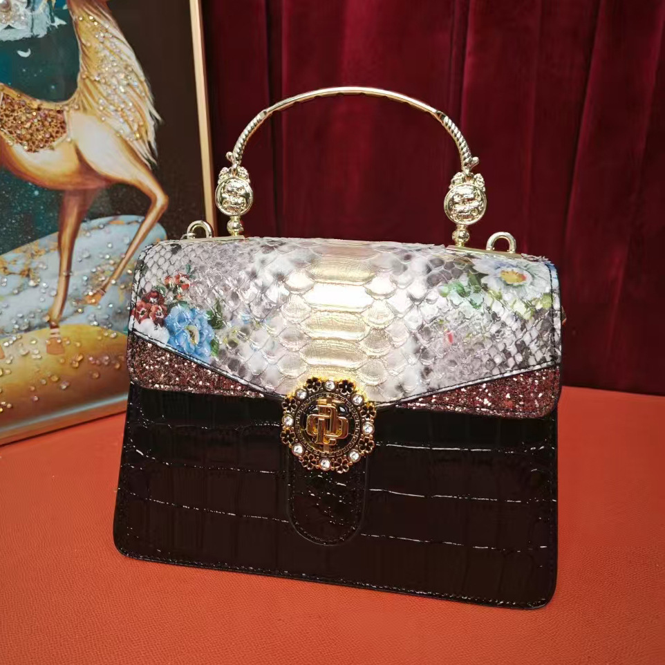 Designer bags2025 spring and summer new diamond heavy industry portable shoulder bag temperament women's bag this year's popular bag