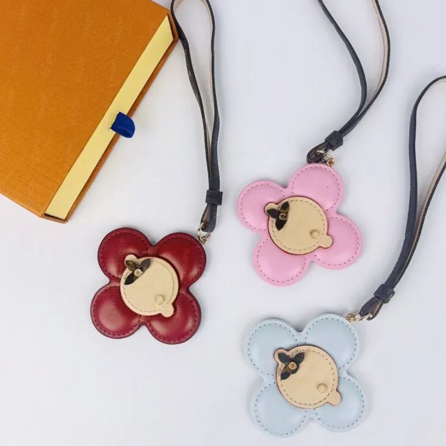Keychains Lanyards Designers keychains Sunflower Bag Charm Exquisite Leather Lanyards top Car KeyChain Women fashion accessory Keyring Bags Pendant