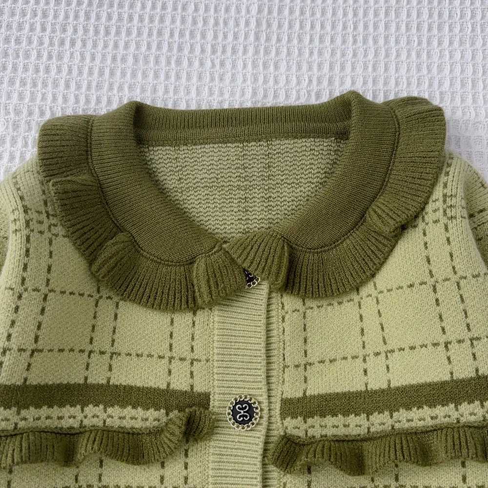 Winter Single Breasted Cardigan Top Cute Flower Girl Outfit Childrens Sets Green Plaid Lace Lapel Sweaterpleated Skirt Sets L250926NTHL