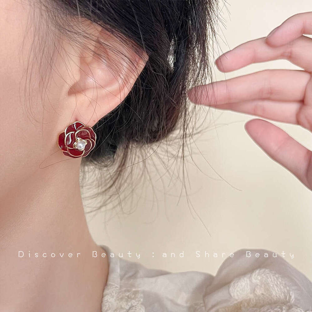 Anchor Red Oil Drop Earrings French Light Niche Simple Clips Versatile High-end Feel Whitening Ear Accessories