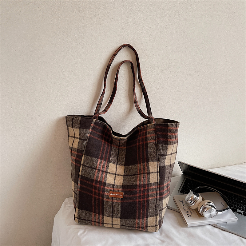 Summer new casual elegant large capacity shoulder bag, simple shopping commuting essential crossbody bag, student fashionable lightweight crossbody ba