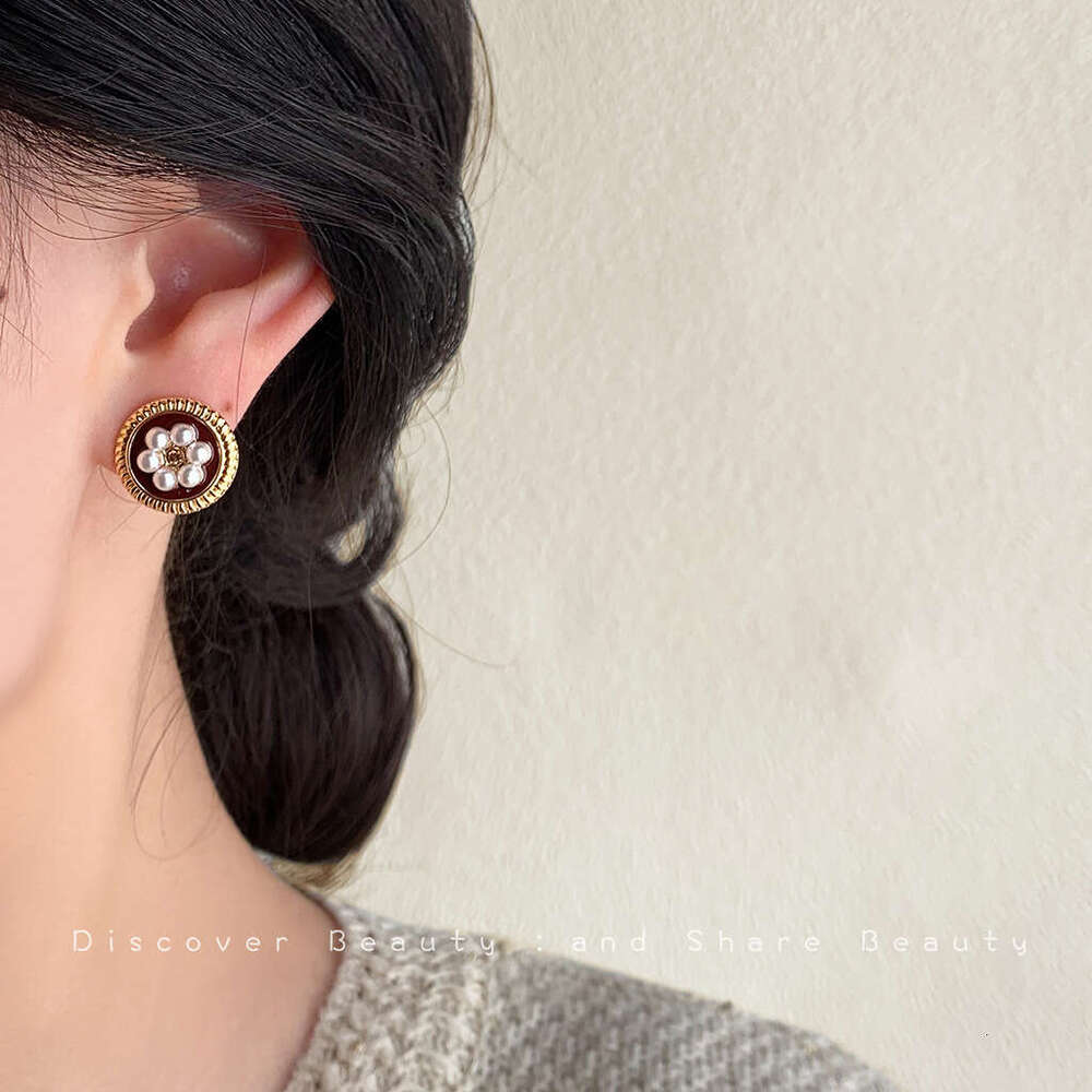 Bury Oil Drop Niche Light Pearl Studs for Women French Hepburn Style High-end Earrings