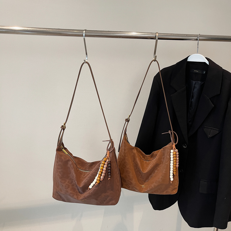 Casual, elegant, luxurious, large capacity fashionable shoulder bag for girls, simple shopping and commuting backpack, lightweight crossbody bag for s