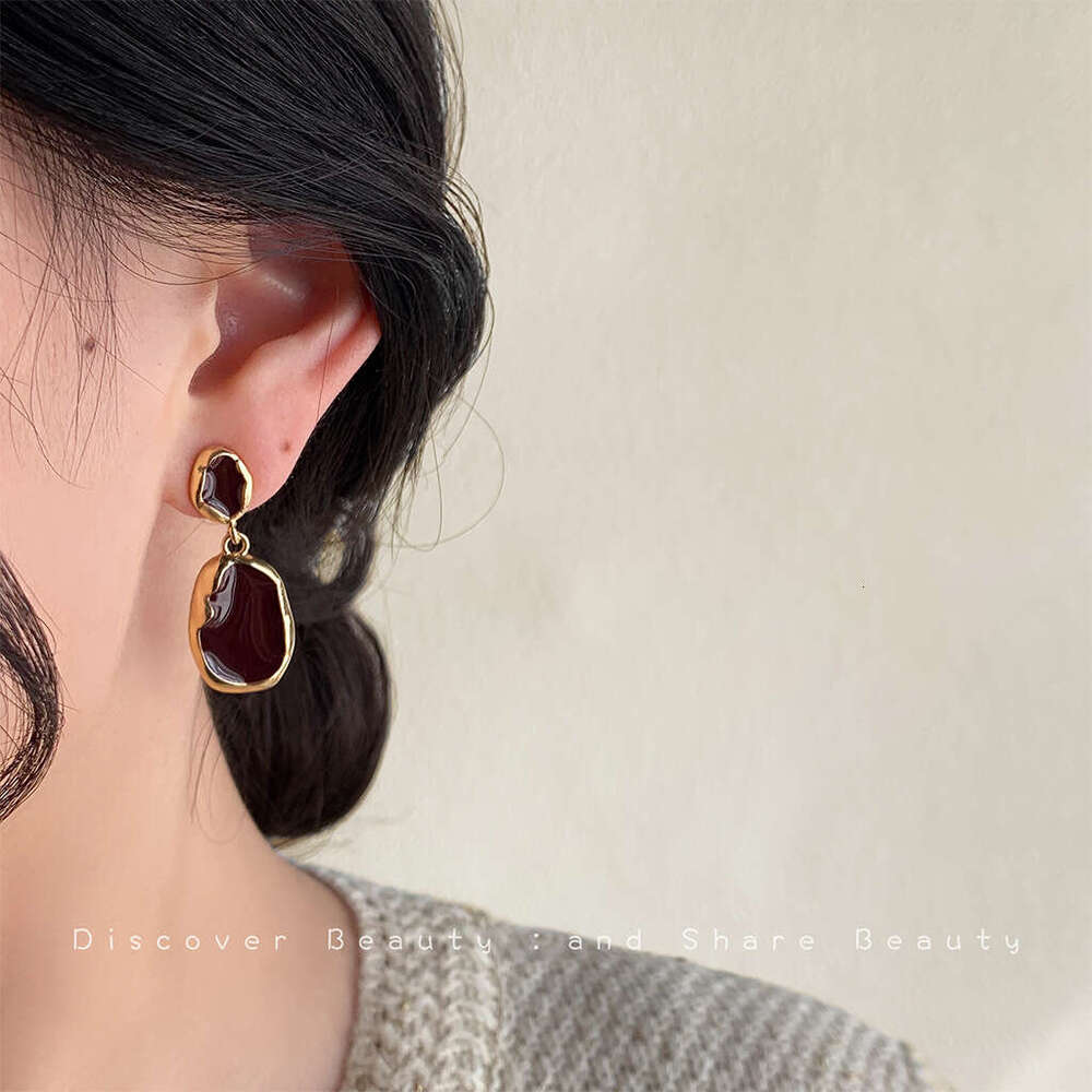 Bury Oil Drop Niche Light Pearl Studs for Women French Hepburn Style High-end Earrings