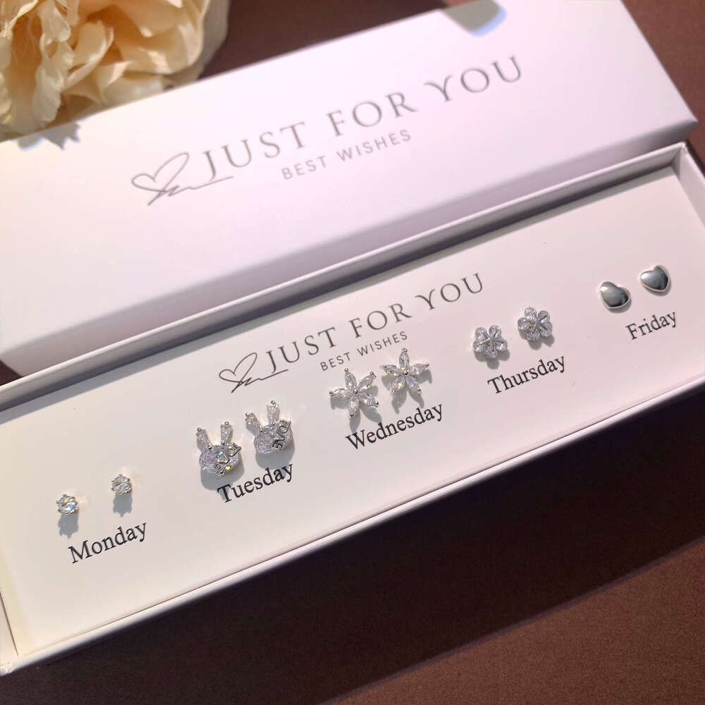 Heart-shaped Small Leaf Earrings Simple Weekly Gift Box Set 7 Pairs Cute Cat Ear Bone Studs Women's Jewelry