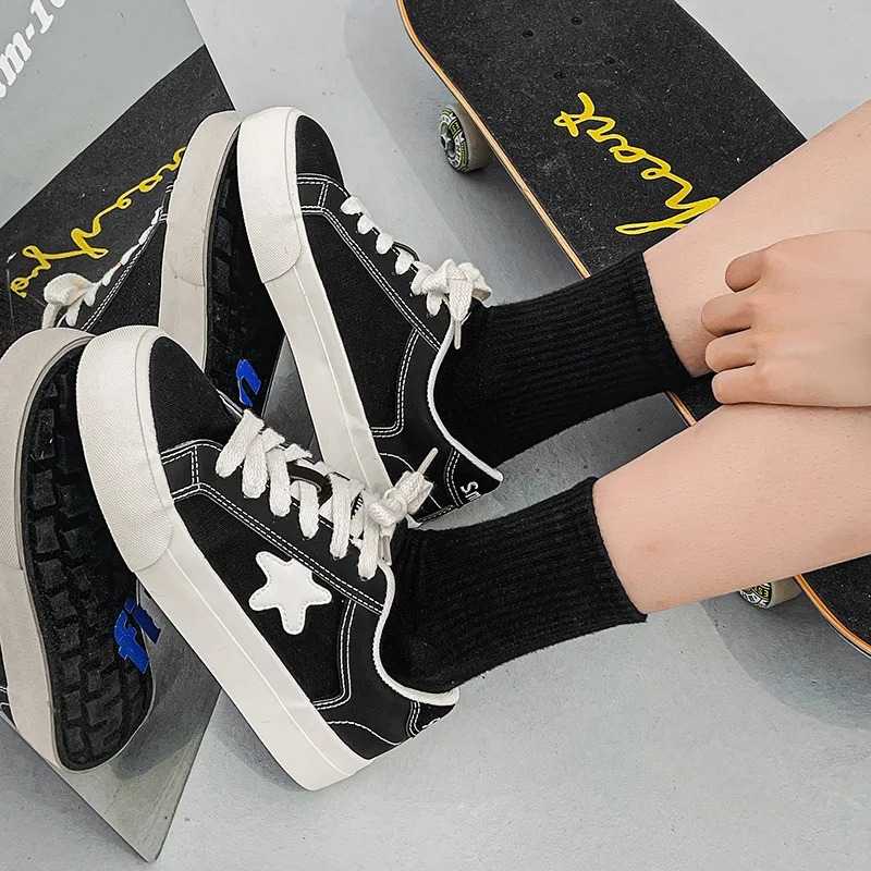 neakers Men Fashion Contrast Canvas Leather Panels Vulcanized Shoes Couple Sports Skateboard Shoes Men Trainers Fashionable Athletic Footwear for Coup
