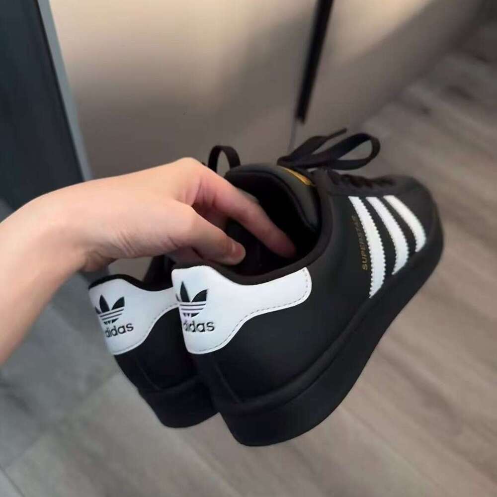 Classic Shell Toe Three Stripes Black White Gold Label Ins Versatile Couple Casual Unisex Sneakers Trade 4b