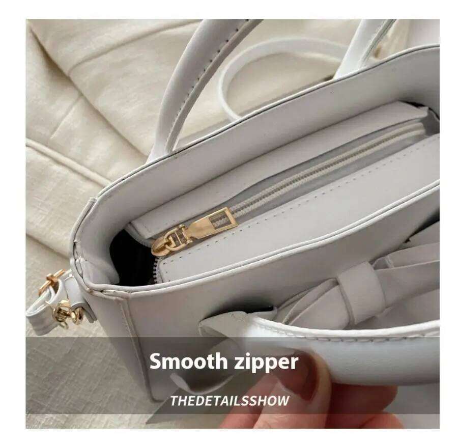 Fashionable retro single shoulder small square bag with bow design, hand-held crossbody bag, handbag