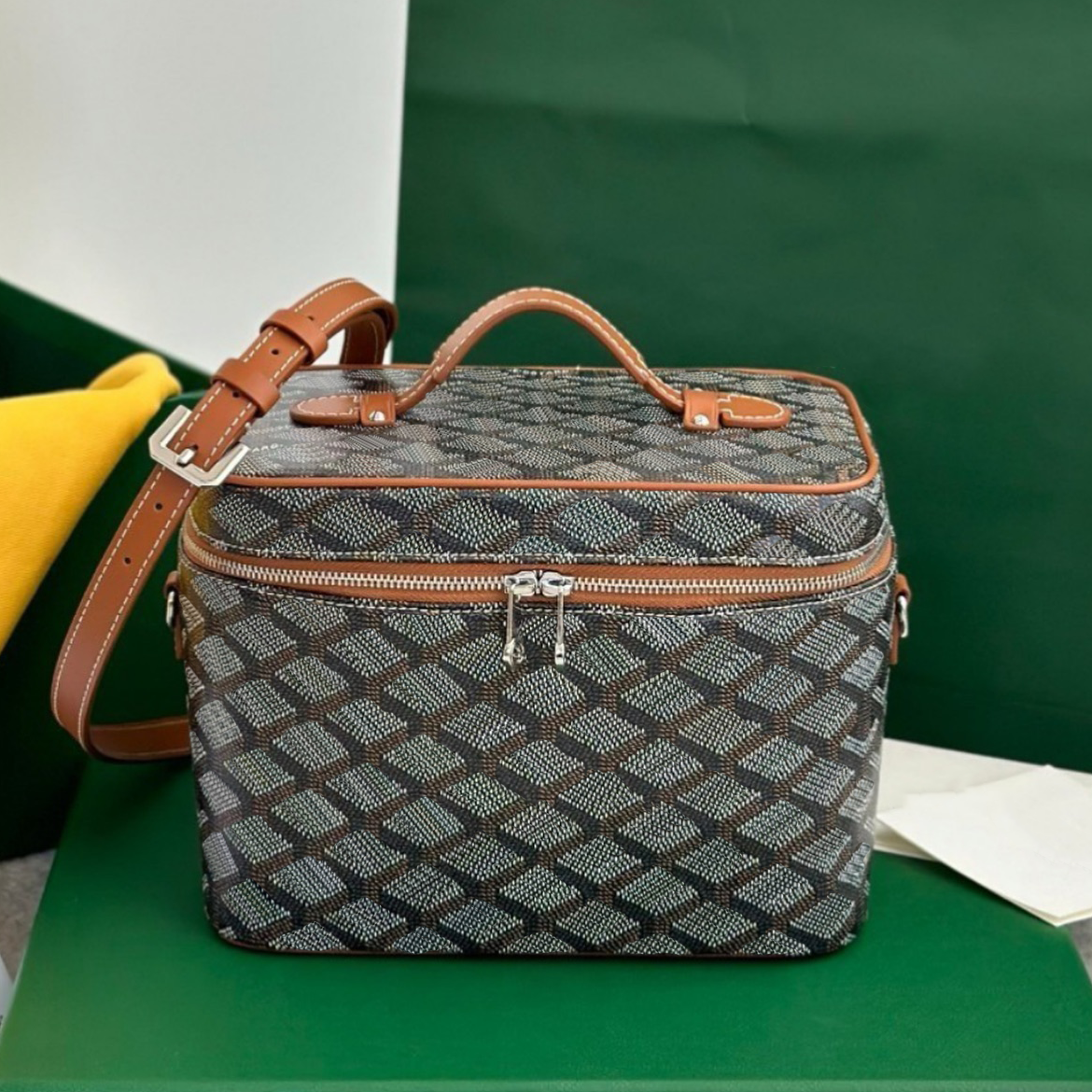 Muse Vanity Case cosmetic bag Luxury handbags Desicgner makeup bags Womens mens pochette crossbody Shoulder bag Clutch high quality Leather tote bag travel bags