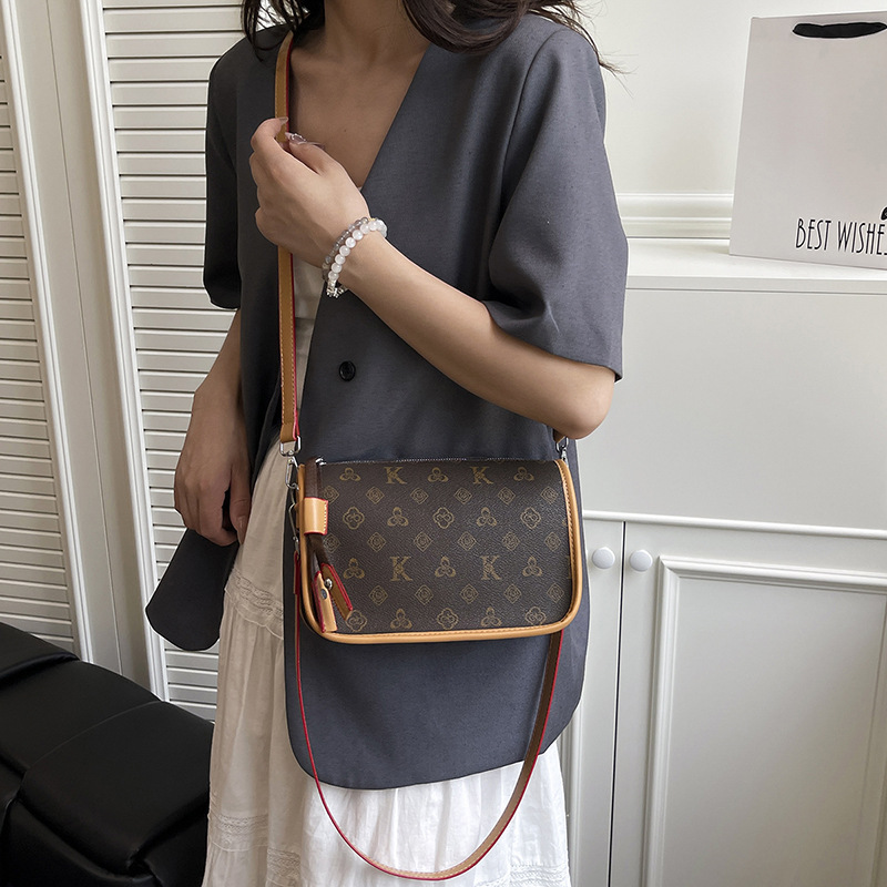 Free delivery designer bag Bag Fashionable crossbody bag for women with smooth and casual lines