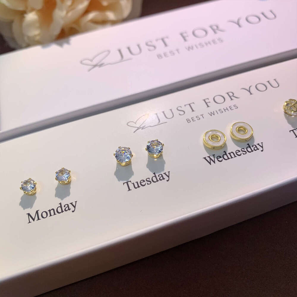 Heart-shaped Small Leaf Earrings Simple Weekly Gift Box Set 7 Pairs Cute Cat Ear Bone Studs Women's Jewelry