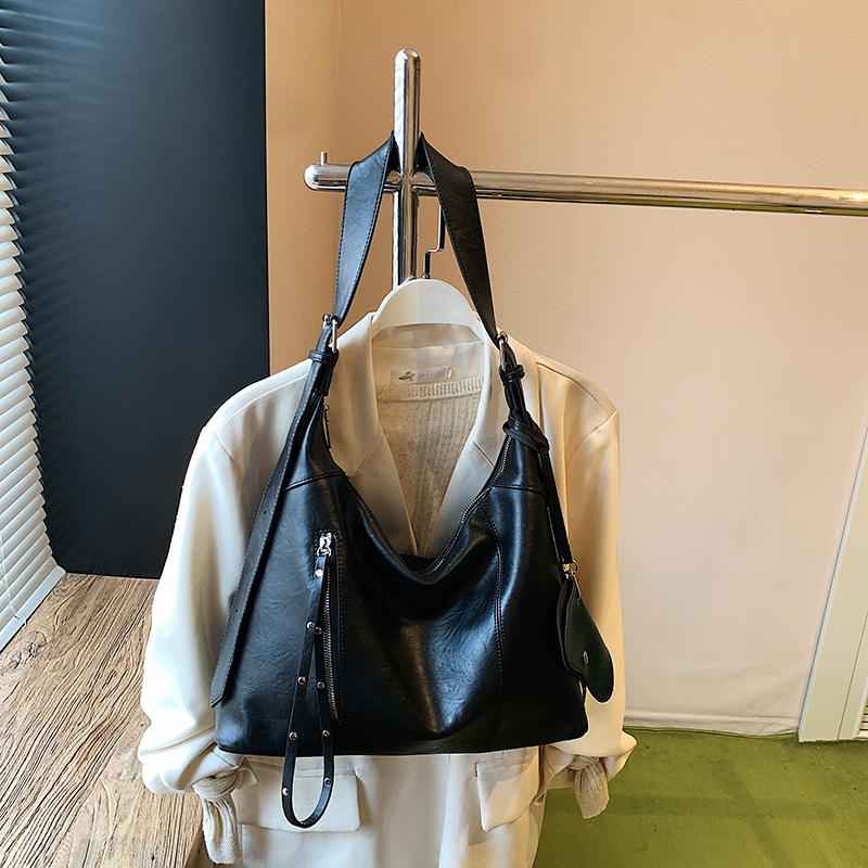 Elegant, luxurious, fashionable shoulder bag with large capacity, new minimalist shopping and commuting backpack, student leisure, youth, lightweight 