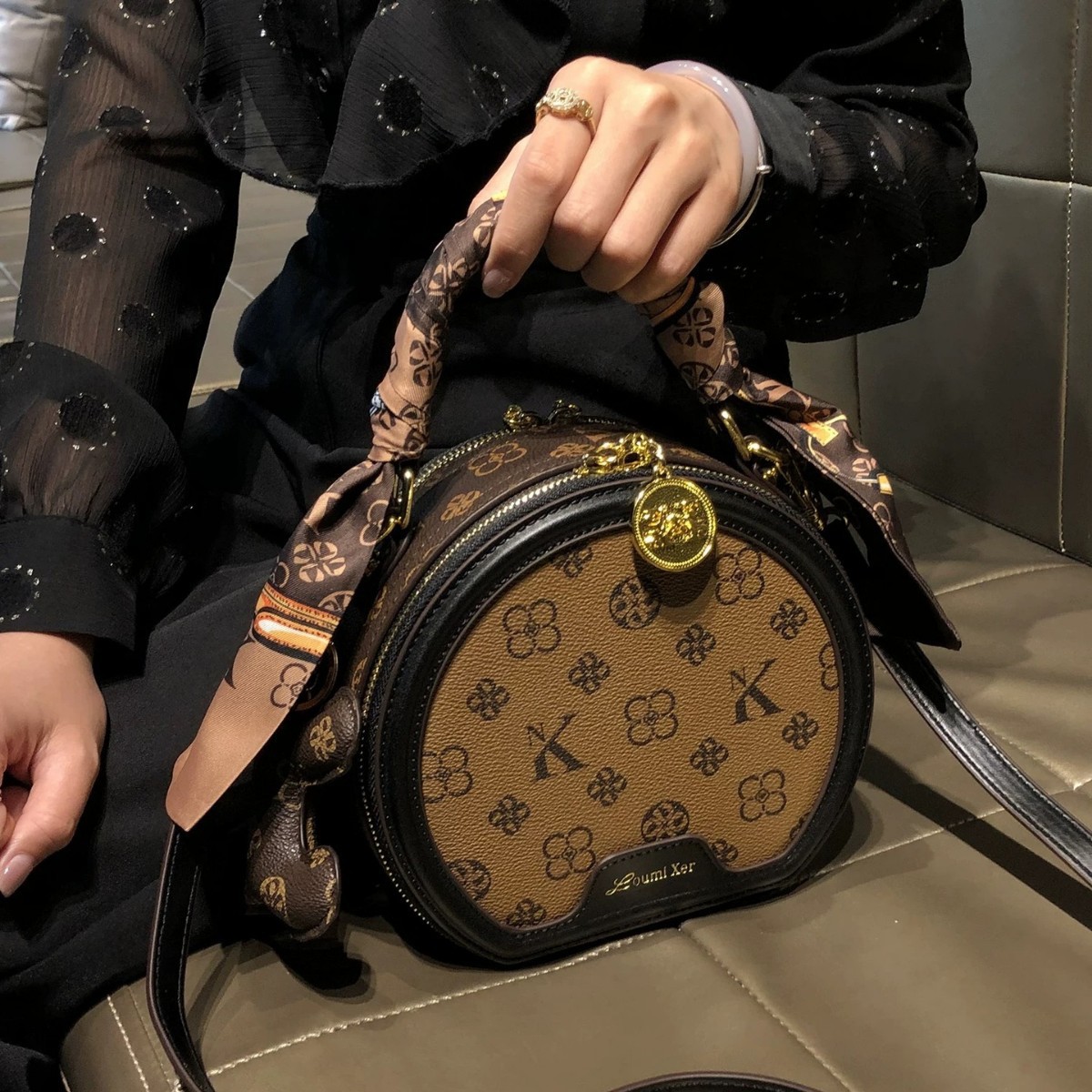 Designer bags women's bags 2025 new popular shoulder messenger bags versatile printed small round bags round cake bags fast delivery