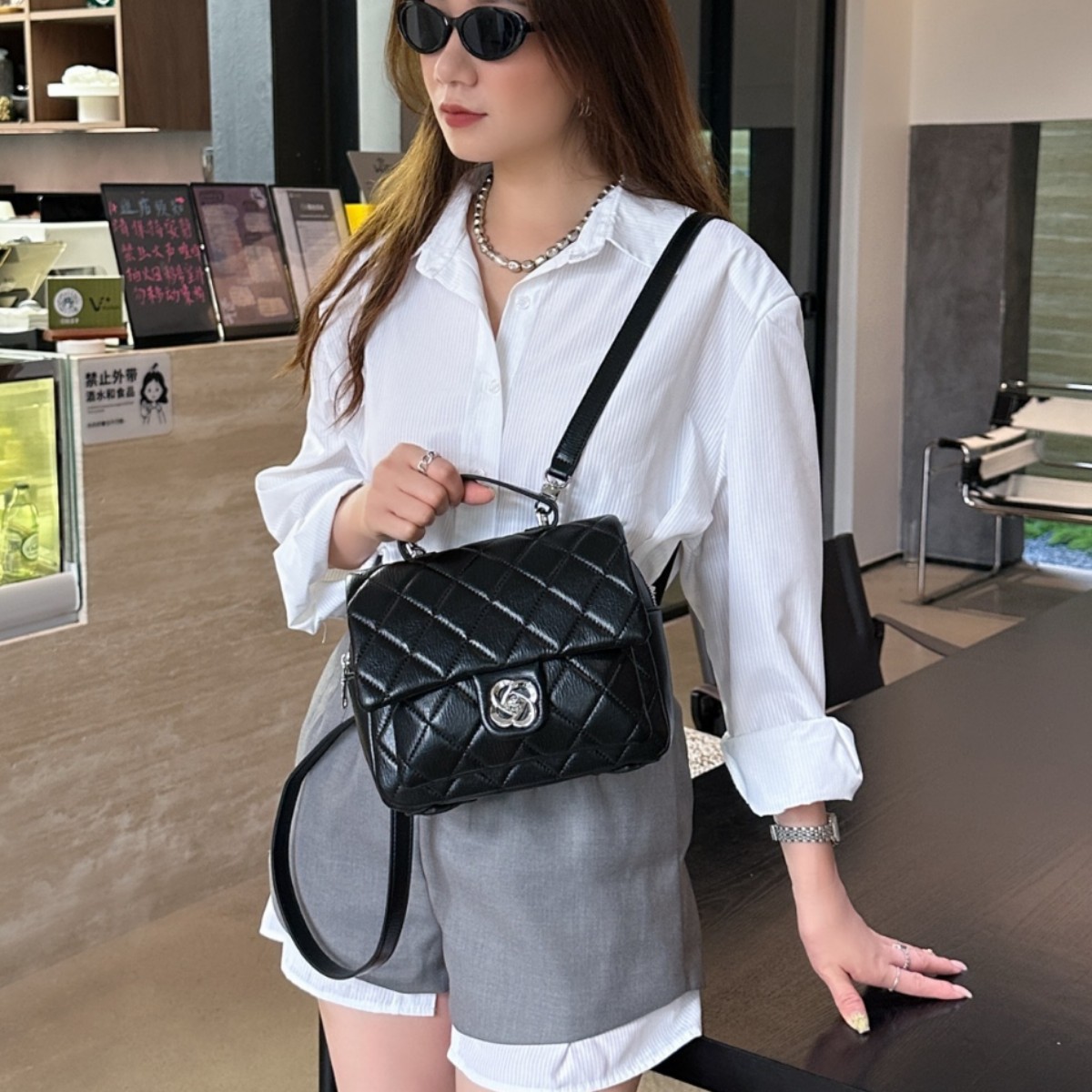 Designer backpack women's 2025 new fashion diamond shoulder crossbody handbag college style backpack fast delivery