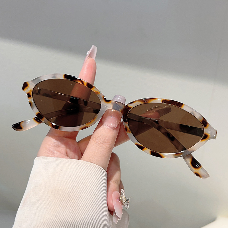 2025 New Retro Oval Leopard Print Sunglasses High End Small Frame Fashion Shades for Petite Faces