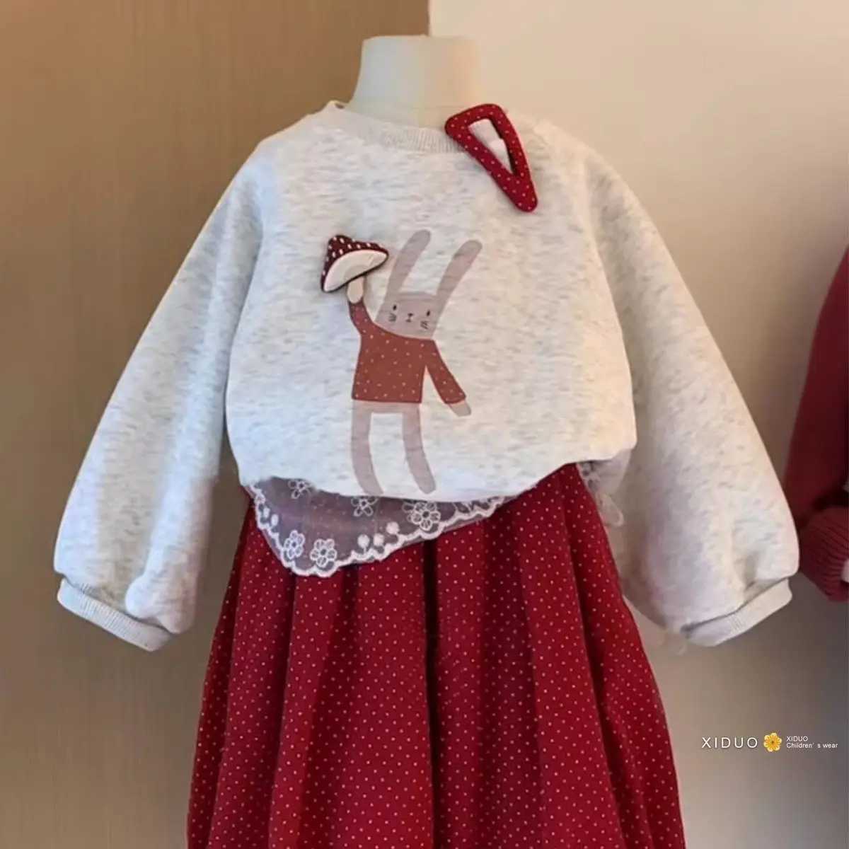 Childrens autumn outfit set new girls casual printed long sleeved sweatshirtred wide leg pants 2piece set L250926L31P