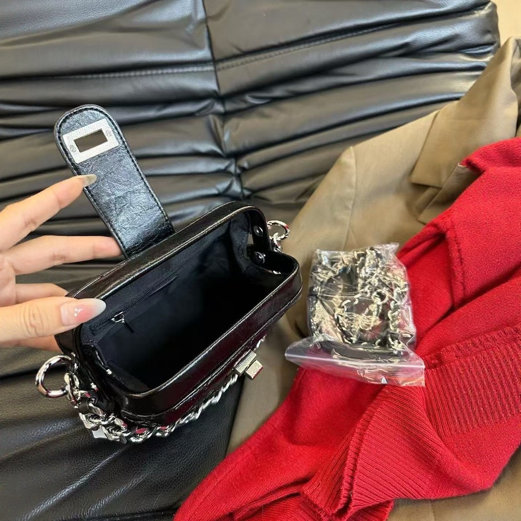 Designer bags women's 2025 new fashion simple casual versatile diamond chain single shoulder crossbody clip shell bag