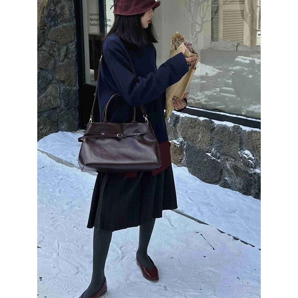 New Stylish Smooth High-End Waxy Cow Leather Large Travel Tote Commuter Underarm Bag Solid Color Cowskin Female Handbags