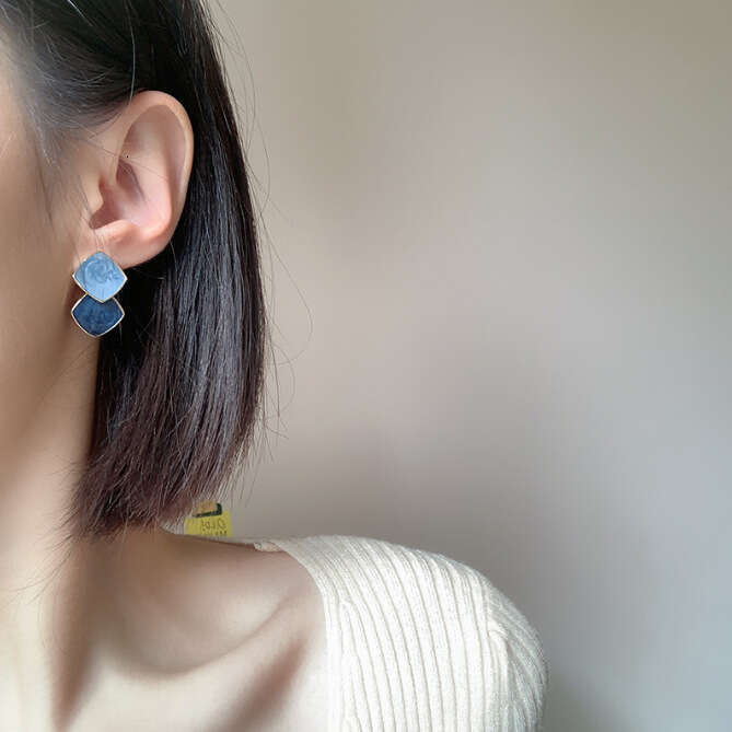 Fashionable and Elegant Simple Geometric Square for Women, Niche Design with a Sense of Sophistication, Versatile Earrings