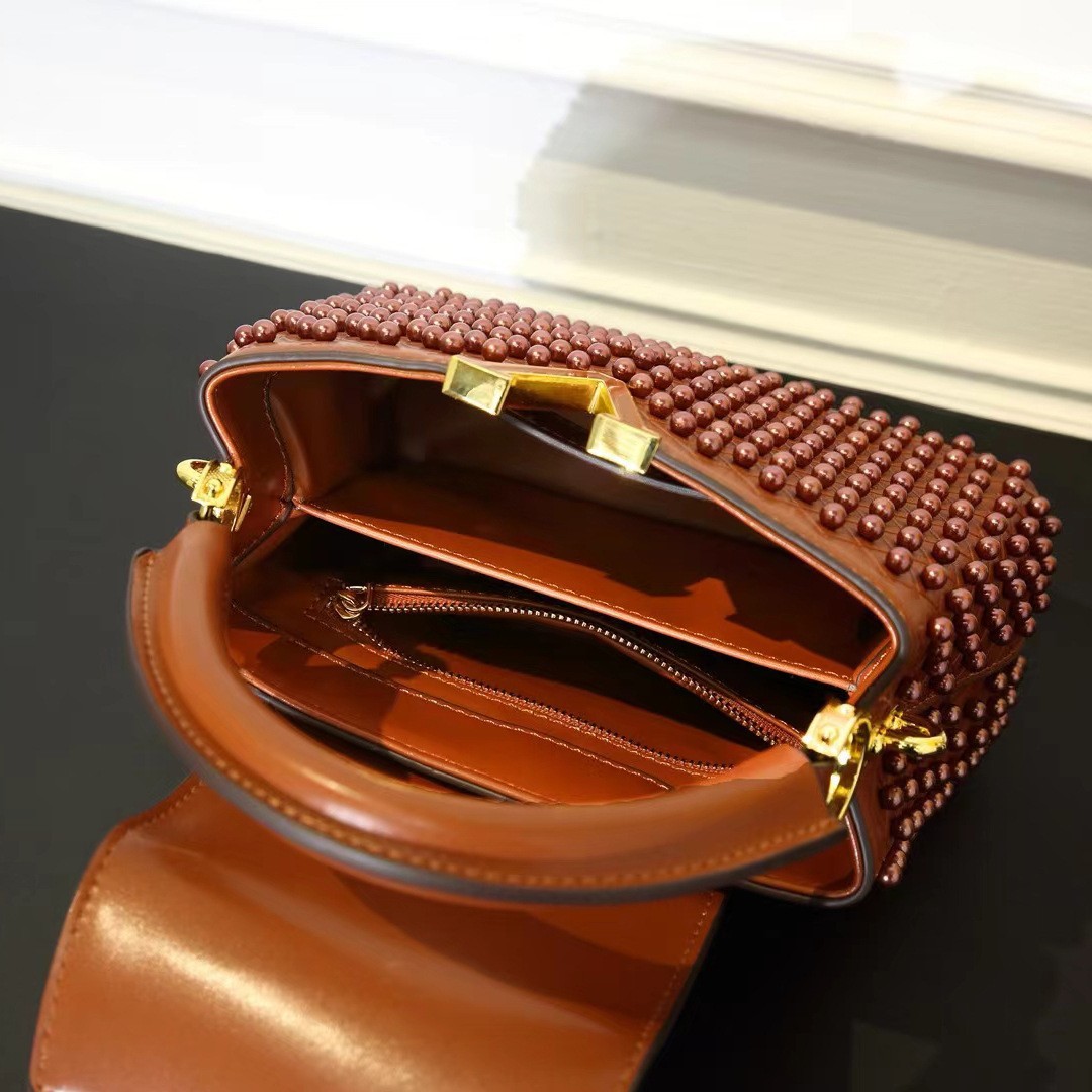 Designer bag new fashion 2025 flip pearl fashion women's bag portable shoulder bag messenger bag fast delivery