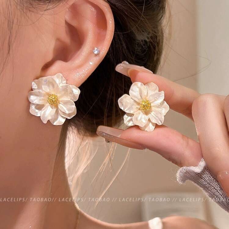 Fairy-like Elegant Camellia New High-end French Simple Exquisite Fashion Earrings