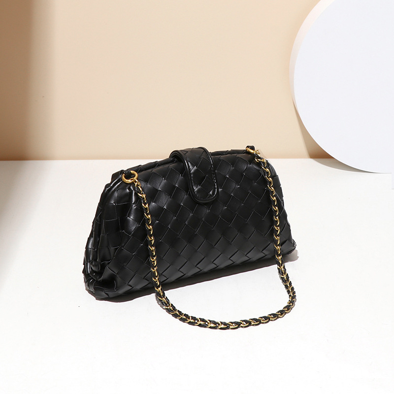 Fashionable Simple New Handbag for Women Handwoven Gold Chain Shoulder Underarm Cloud Clip Bag