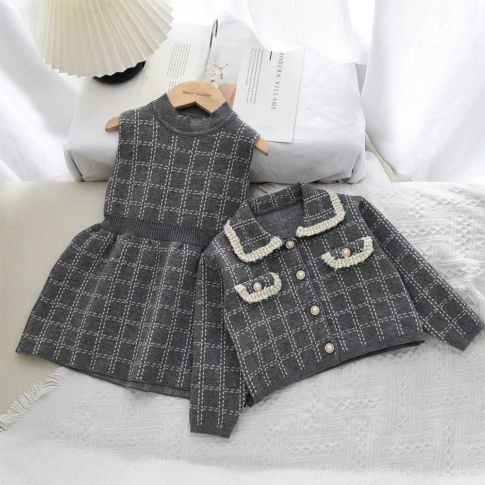 Bear Leader Autumn Winter Fashionable Casual Childrens Clothing Gray Sleeveless Dress Long Sleeved Sweater Jacket Girls Set L250926SCAR