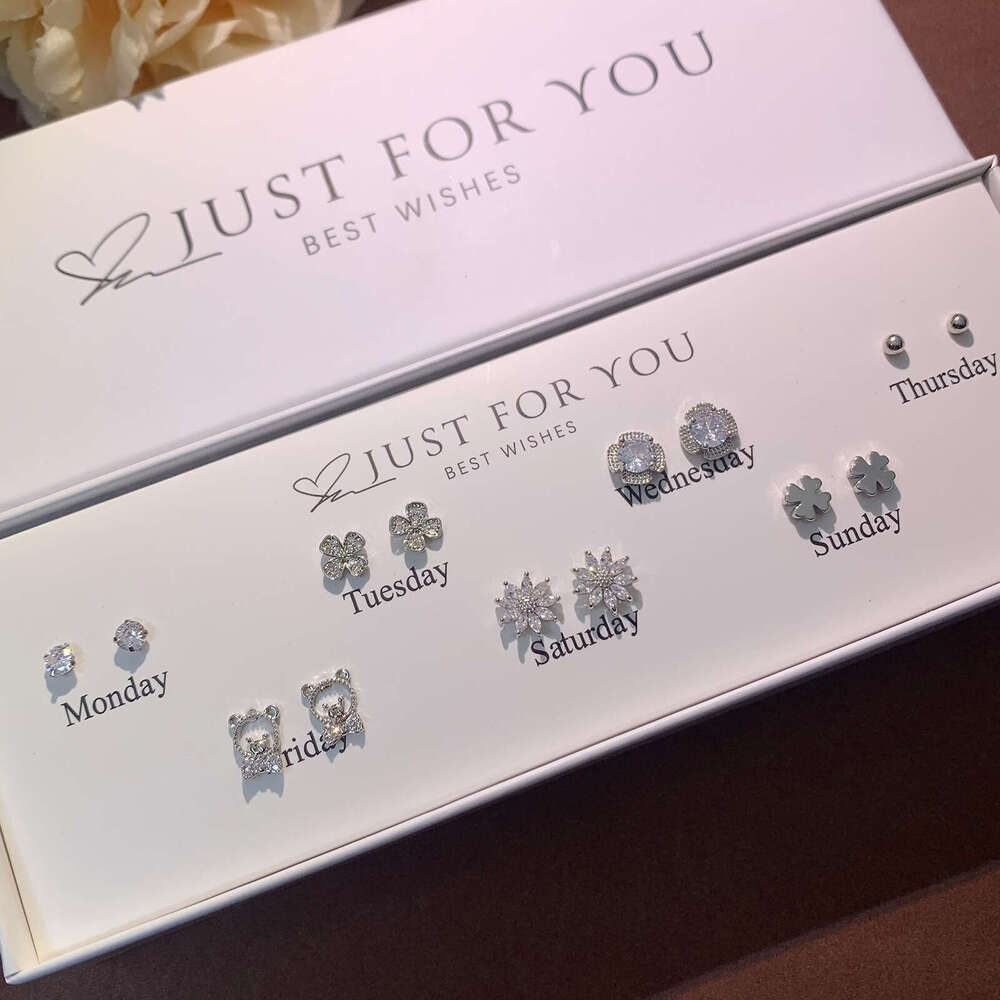 Heart-shaped Small Leaf Earrings Simple Weekly Gift Box Set 7 Pairs Cute Cat Ear Bone Studs Women's Jewelry