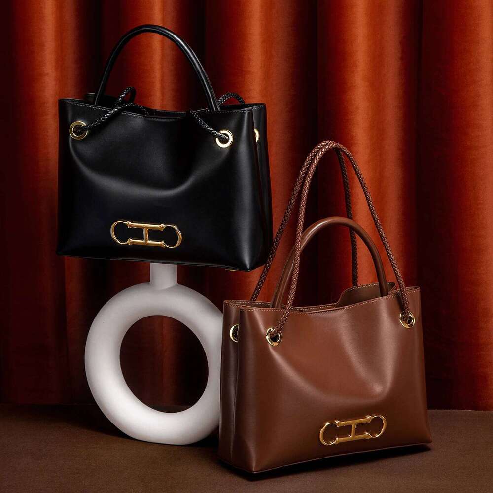Designer Bag Classic Design Handbag Business Commuter Large Capacity Solid Color Women's New Shoulder Bag