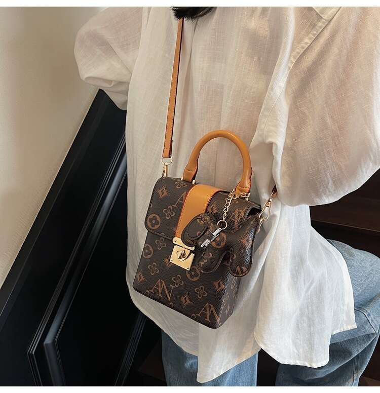 Designer Bags Women Fashion Crossbody Bag Small Square Phone Bag With Cartoon Dog Pendant New Pattern Printed Shoulder Bag Clutch Travel Outdoor