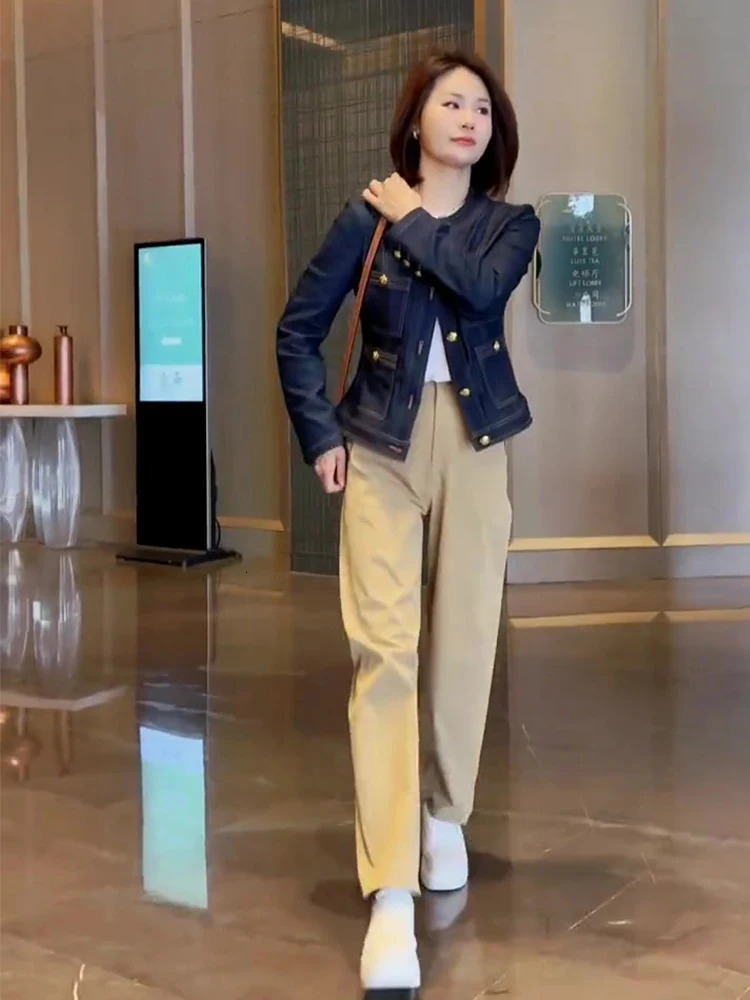 Blue round Neck Classic Style Denim Coat 2024 Womens Spring and Autumn HighGrade Short Retro Loose Temperament 250811m