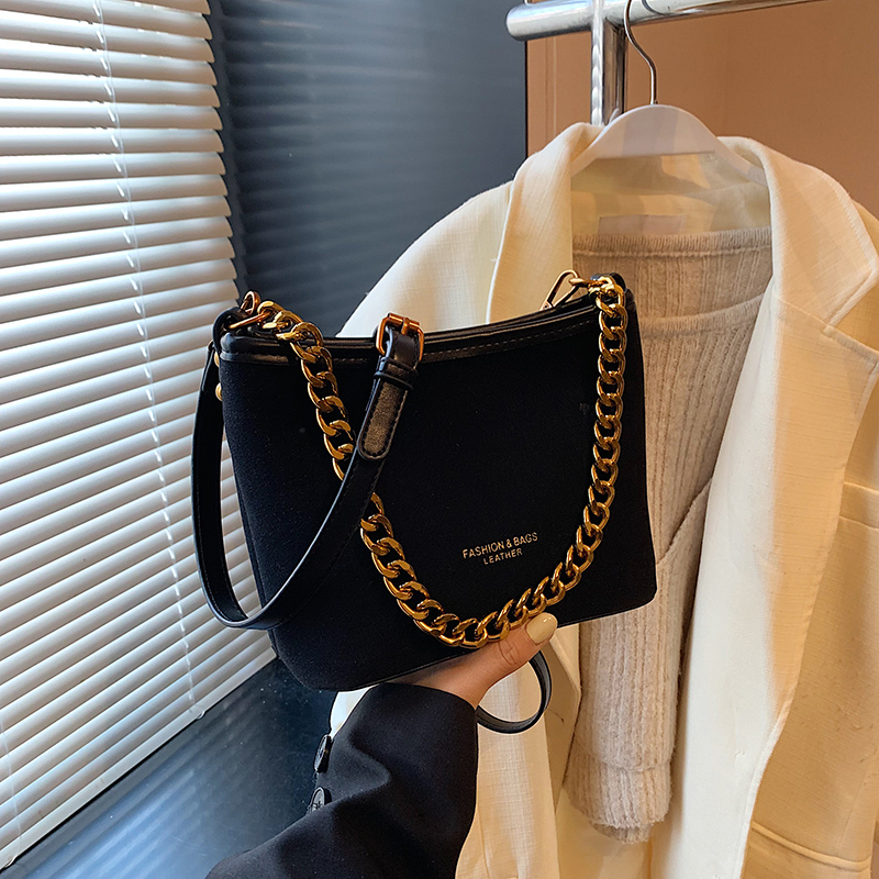 New casual elegant luxury large capacity shoulder bag, simple shopping commuting essential crossbody bag, student fashionable lightweight crossbody ba