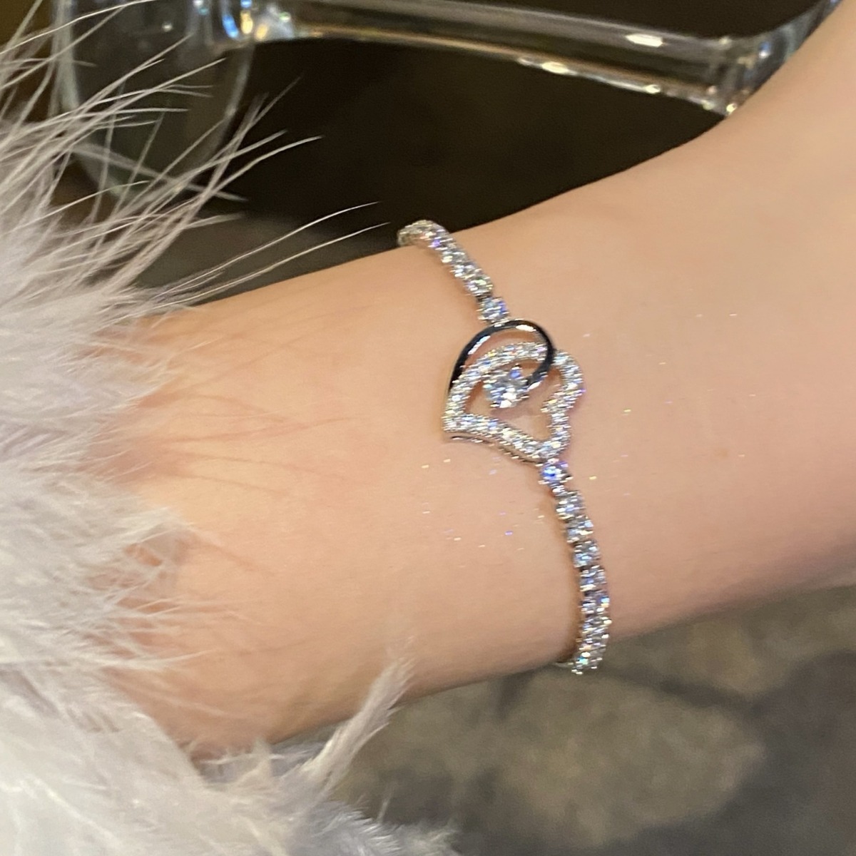 Gold - Toned Crystal - Embellished Heart - Shaped Bracelet Delicate Daily & Romantic Jewelry Gift For Her High - Quality And Charming Accessory