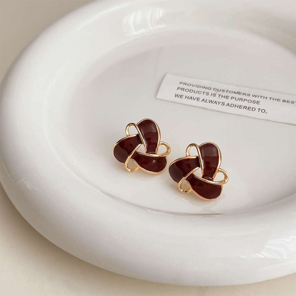 Anchor Red Oil Drop Earrings French Light Niche Simple Clips Versatile High-end Feel Whitening Ear Accessories