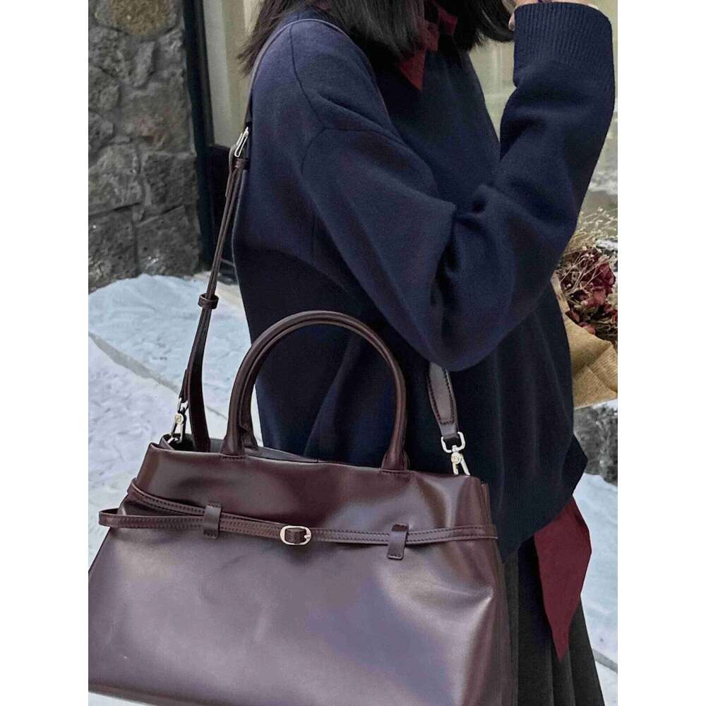 New Stylish Smooth High-End Waxy Cow Leather Large Travel Tote Commuter Underarm Bag Solid Color Cowskin Female Handbags