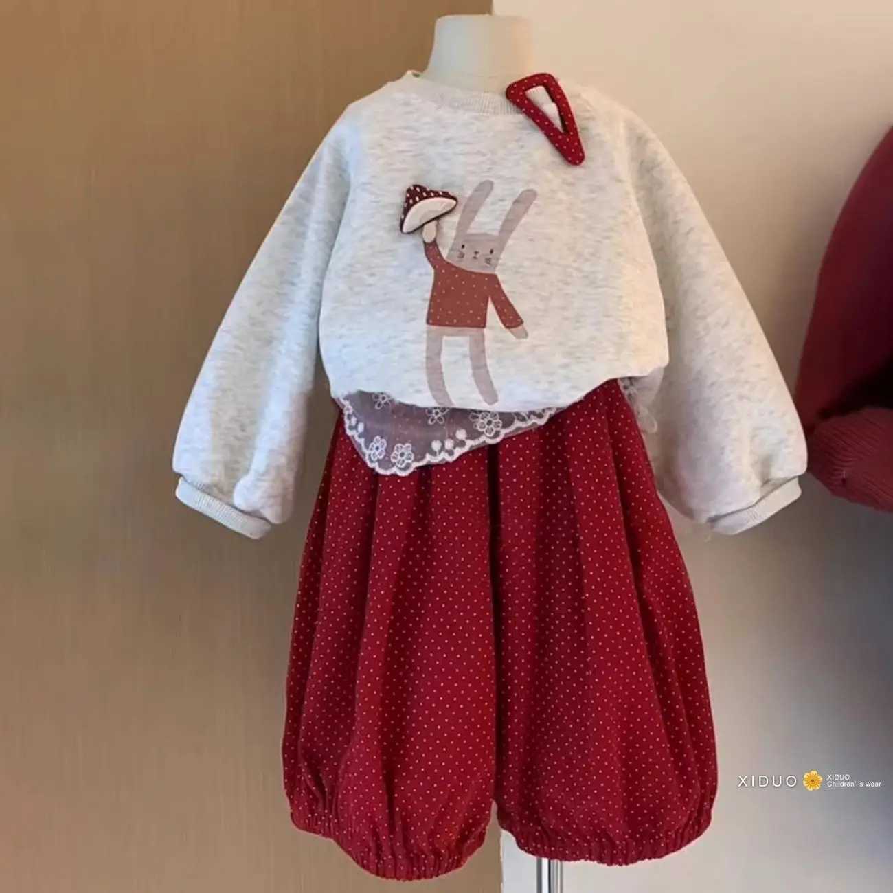 Childrens autumn outfit set new girls casual printed long sleeved sweatshirtred wide leg pants 2piece set L250926L31P