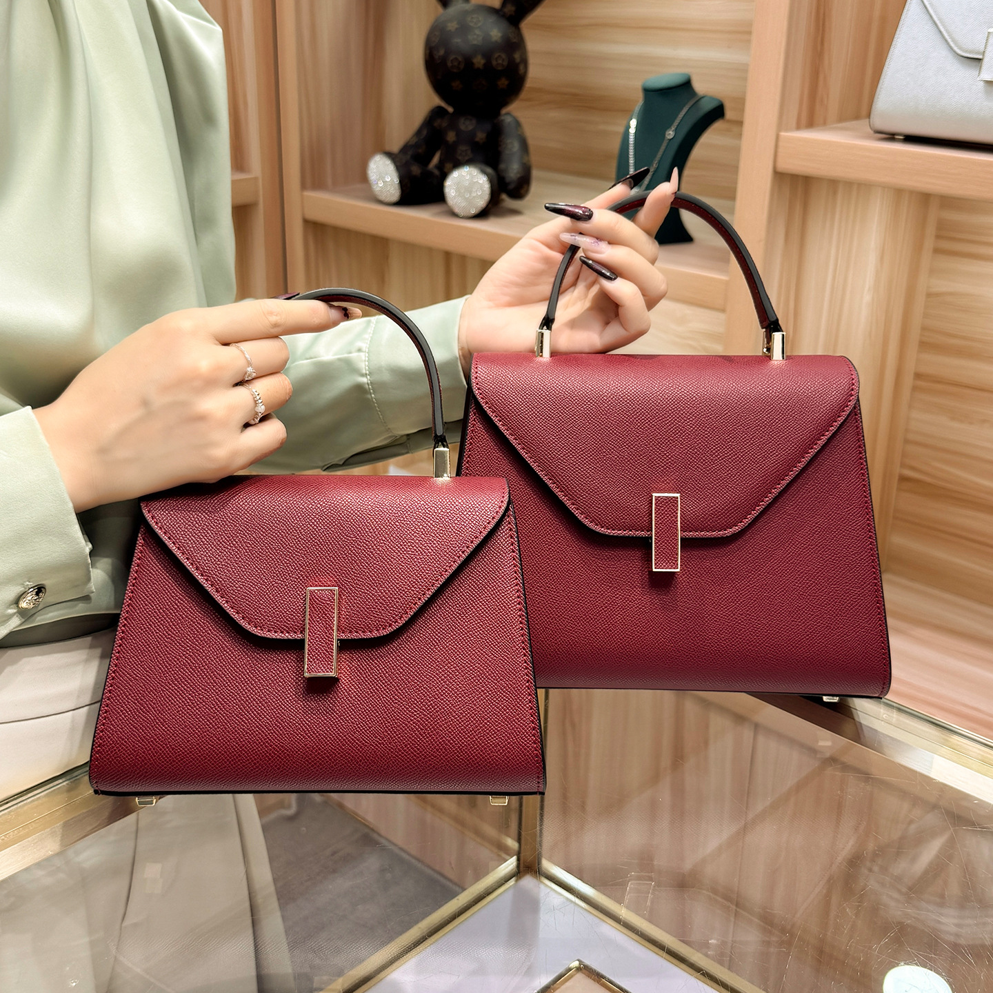 2025 new Designer bags niche same temperament portable women's bag shoulder messenger bag