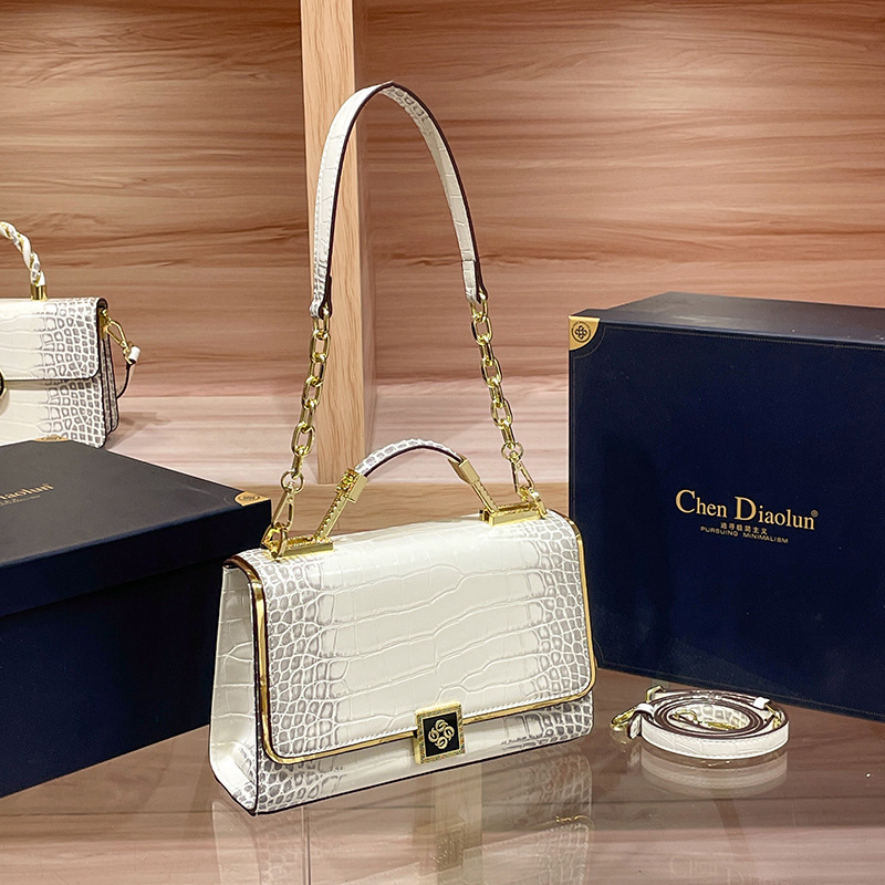 Designer bags Crossbody small square bag women's 2025 new trendy fashion foreign style shoulder bag retro chain bag women