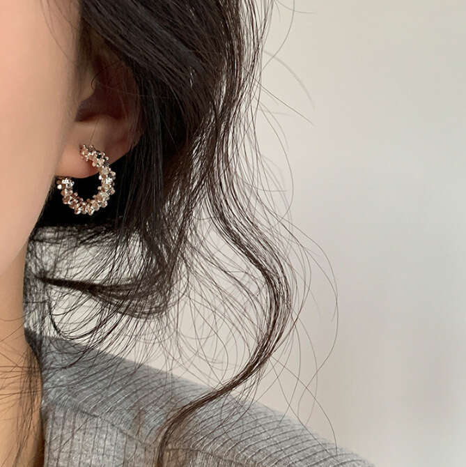 Fashion Niche Irregular Broken C-shaped Earrings for Women Simple Light Sier Needle Elegant Minimalist Style Personality Ear Jewelry