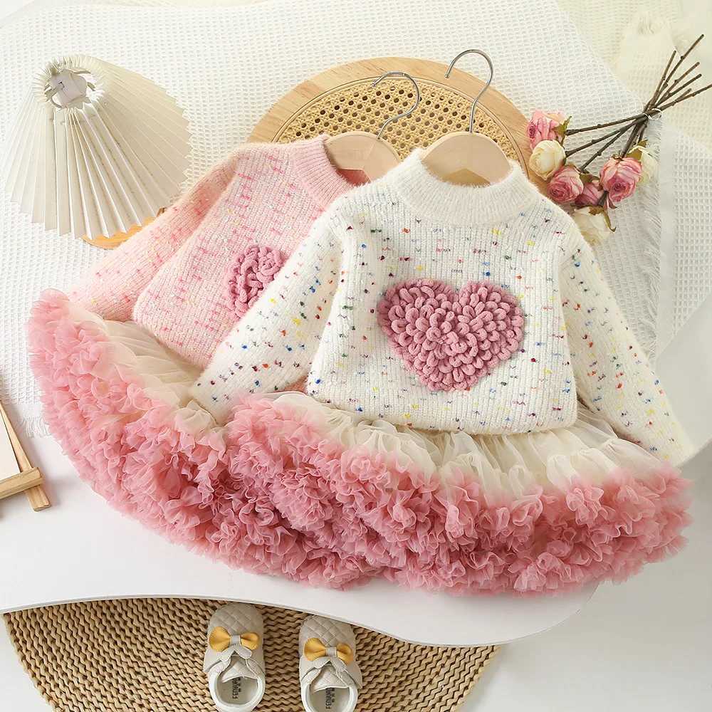 2025 New Kids Clothing Set 2 PCS Sweater Suit 3D Heart Knit Pullover And Tulle Skirt Girls Clothing Set L250926Y77I