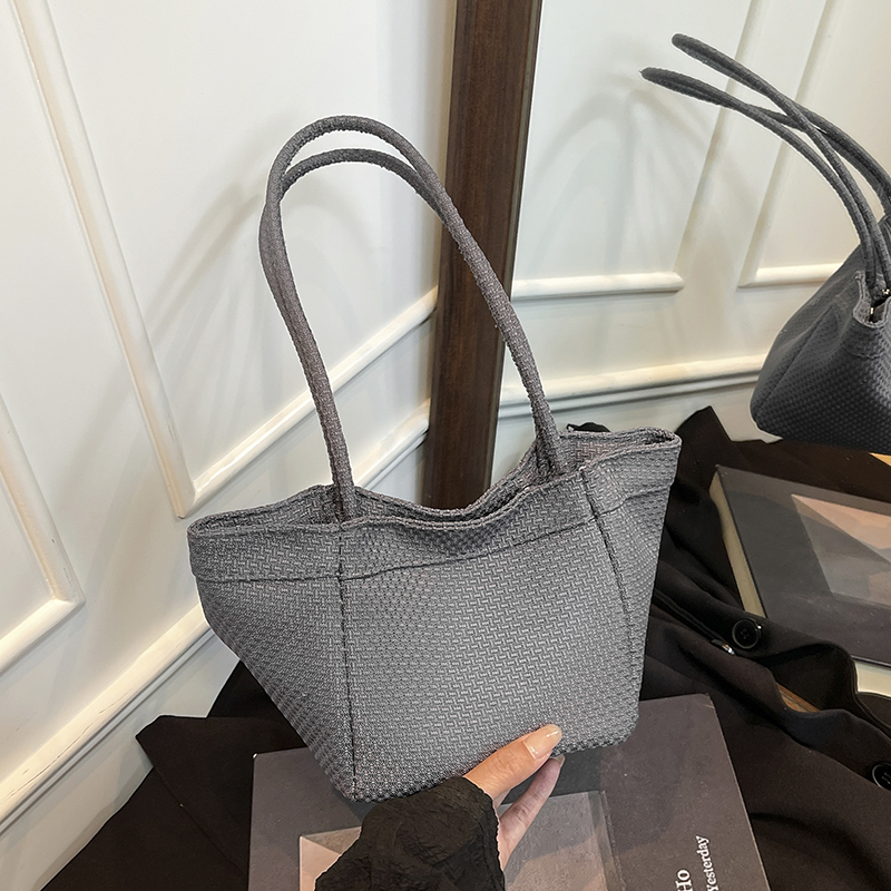 Spring new casual elegant large capacity shoulder bag, simple shopping commuting essential crossbody bag, student fashionable lightweight crossbody ba