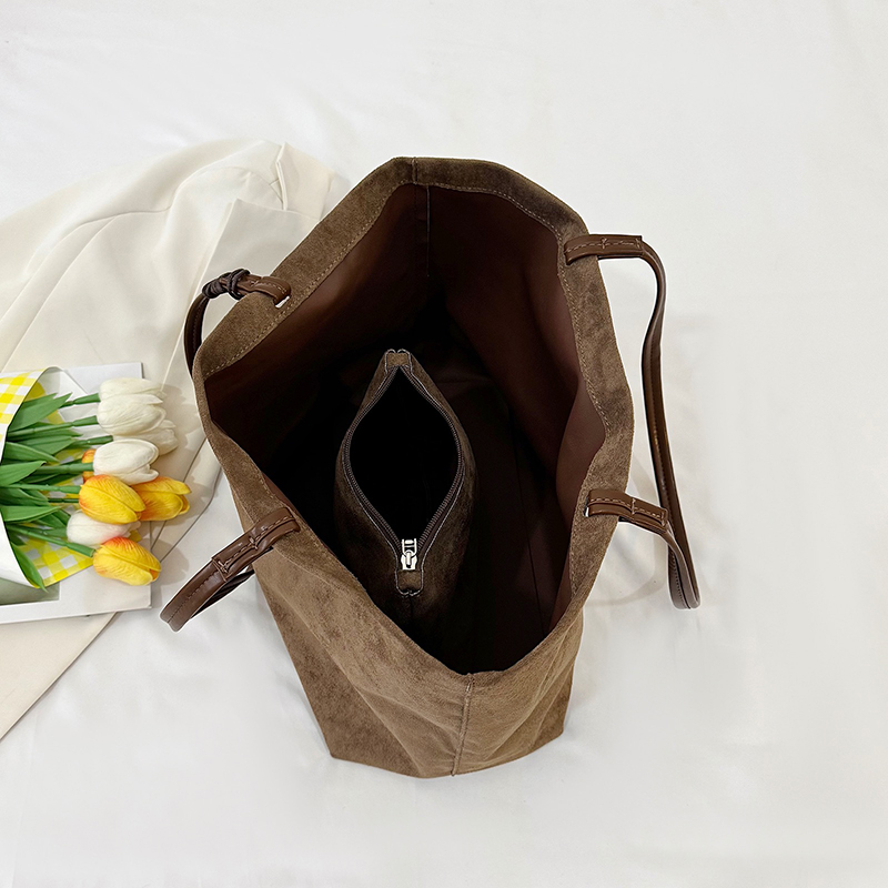 Casual, elegant, luxurious, fashionable shoulder bag for girls, large capacity, simple shopping, commuting backpack, lightweight crossbody bag for stu