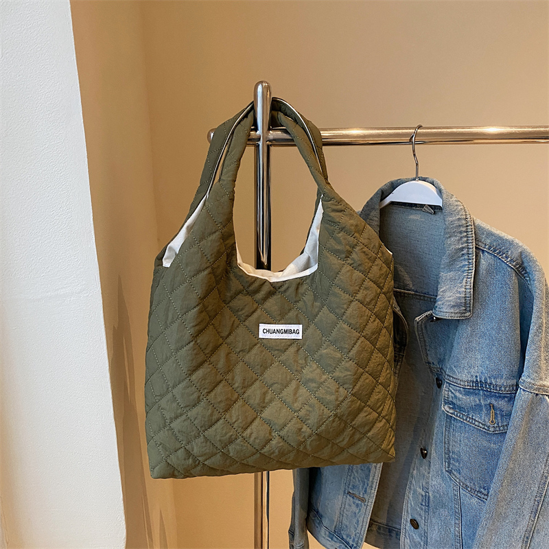 New ladies' elegant casual large capacity shoulder bag, simple and fashionable shopping commuting crossbody bag, student lightweight crossbody ba